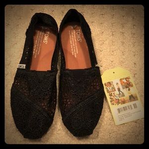 New TOMS black moroccan crochet flats